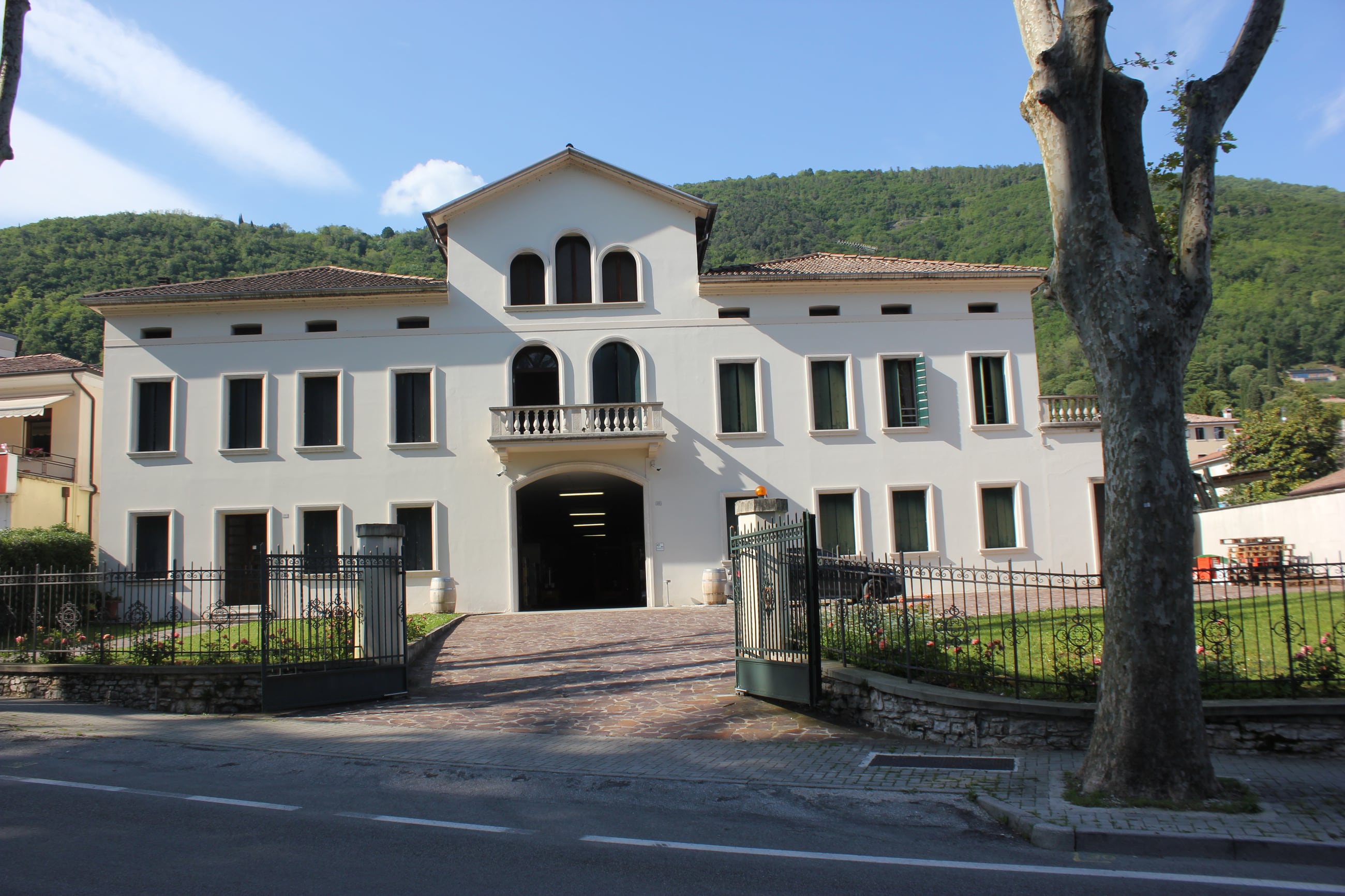 La sede storica della cantina Trevisiol a Valdobbiadene
